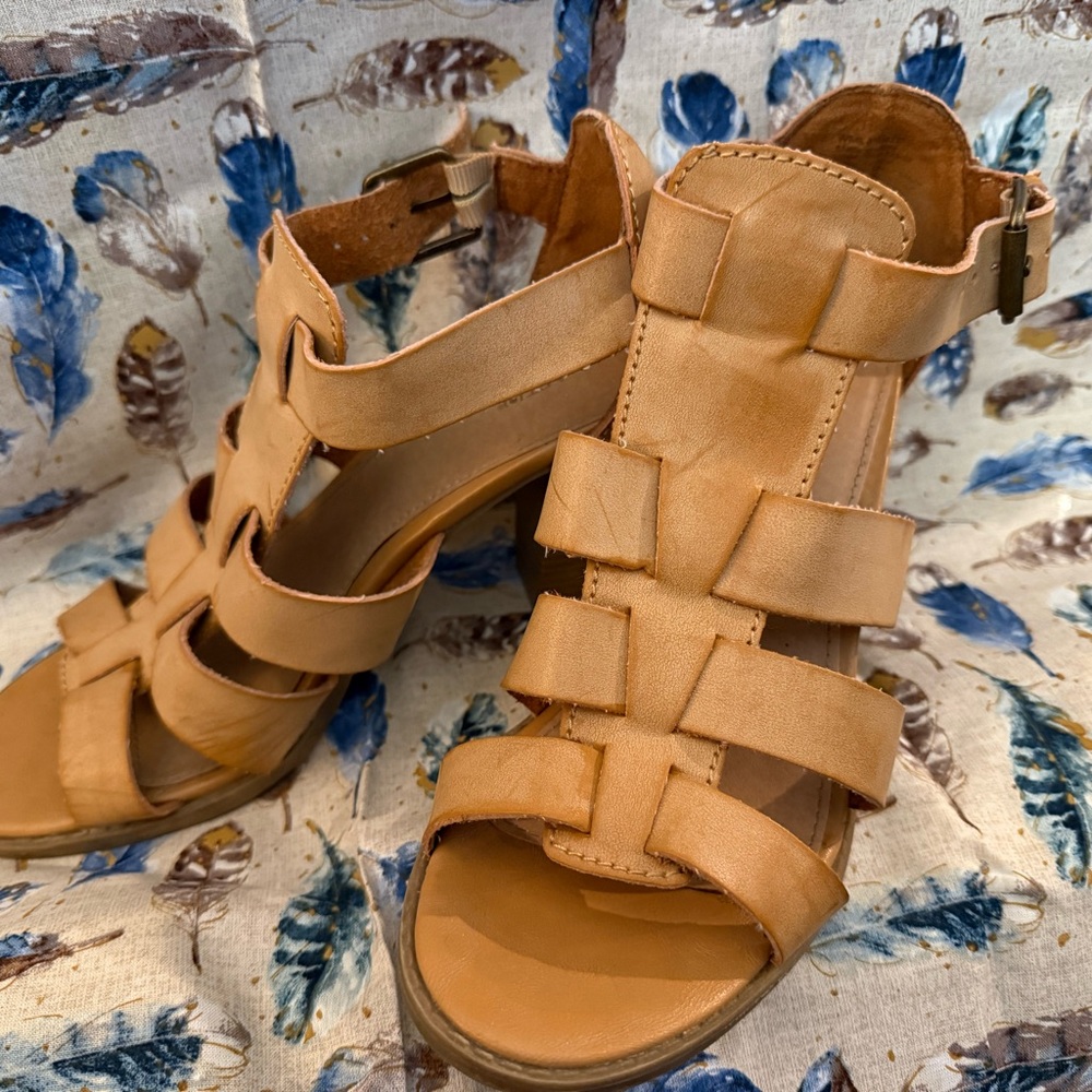 Elegant Tan Women's Sandals